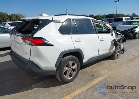 2022 Toyota Rav4 Xle z USA, uszkodzony, nr VIN 2T3W1RFV6NW226366